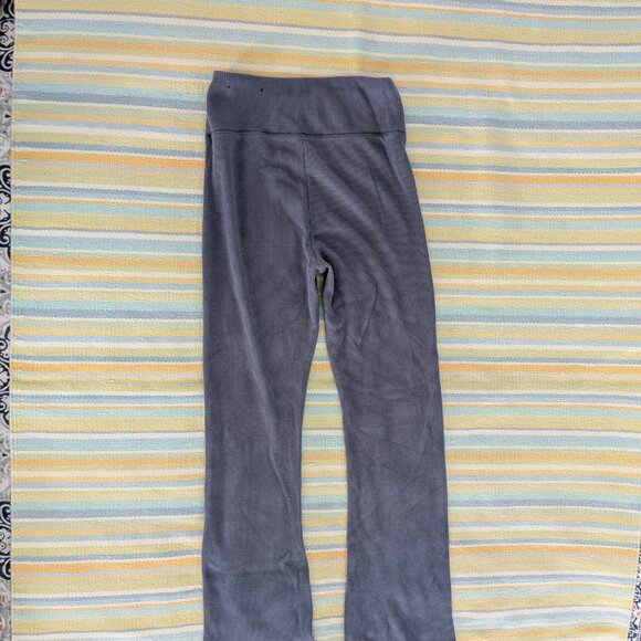 ⭐ Hollister Ultra High Rise Waffle Flare Pants size Small - Picture 7 of 7